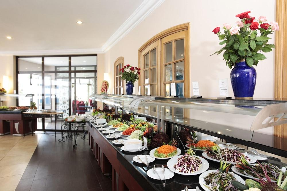 Tui Suneo Kenzi Europa Agadir Exterior foto A buffet at a hotel