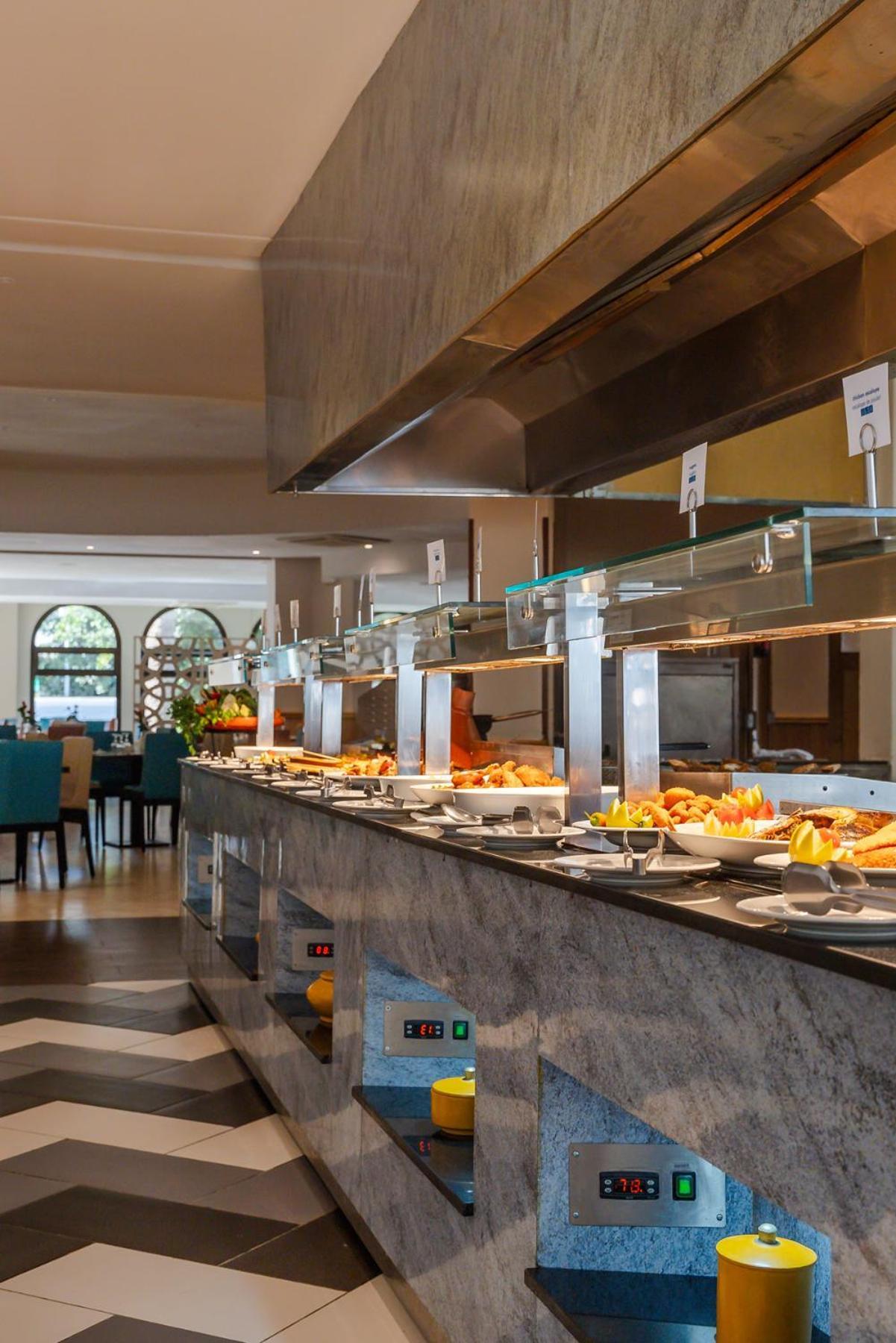 Tui Suneo Kenzi Europa Agadir Exterior foto A buffet at a hotel